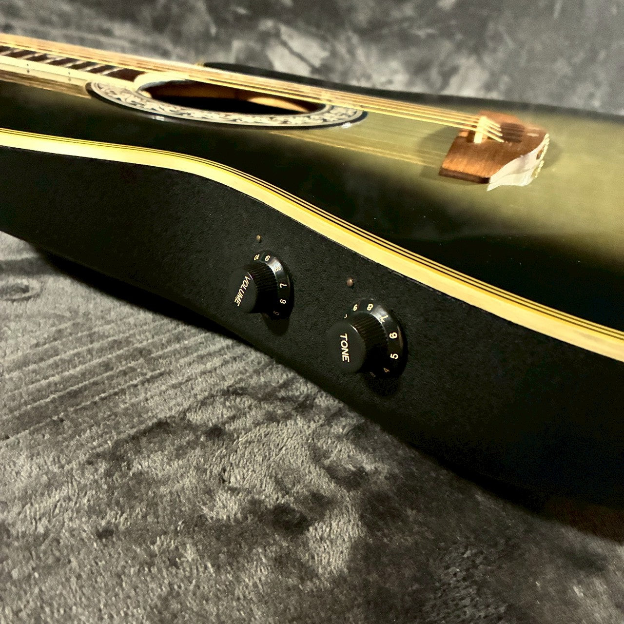 Celebrity by Ovation CC57 Gray Black Sunburst【2.21kg】【USED】