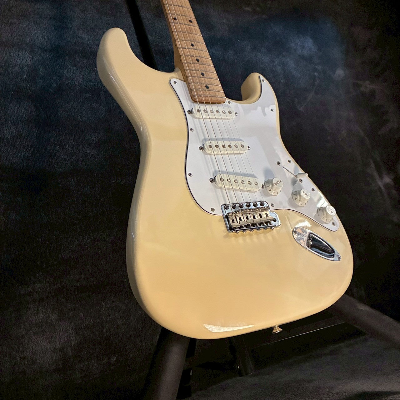 Fender Japan ST-33 ivory E serial【3.69kg】