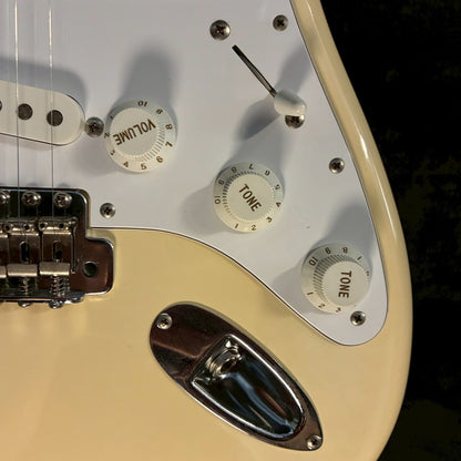 Fender Japan ST-33 ivory E serial【3.69kg】