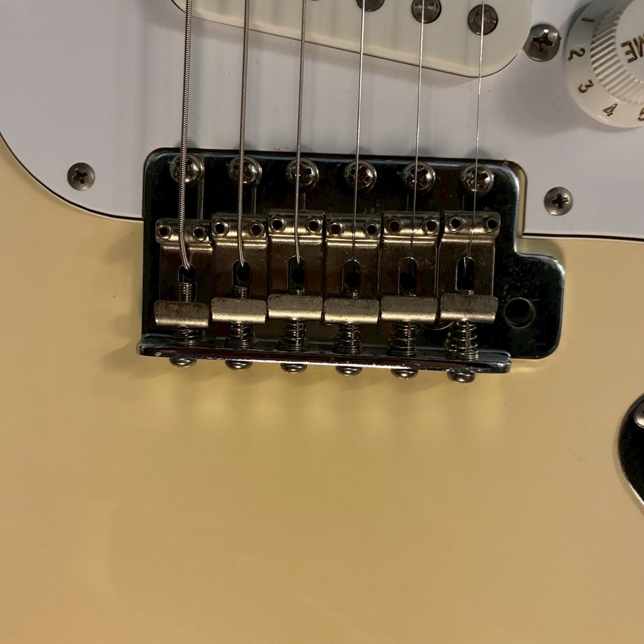 Fender Japan ST-33 ivory E serial【3.69kg】