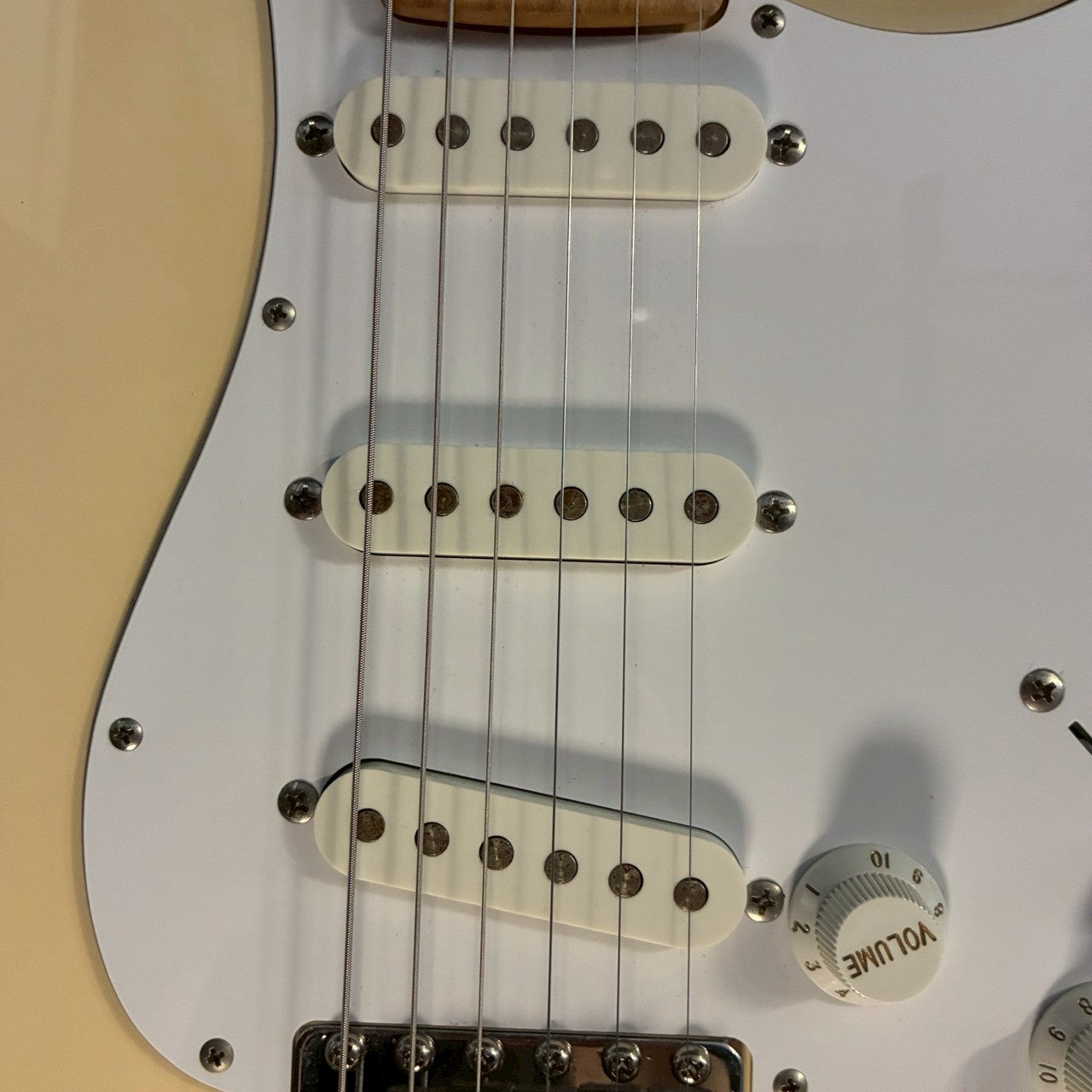 Fender Japan ST-33 ivory E serial【3.69kg】