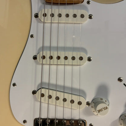Fender Japan ST-33 ivory E serial【3.69kg】
