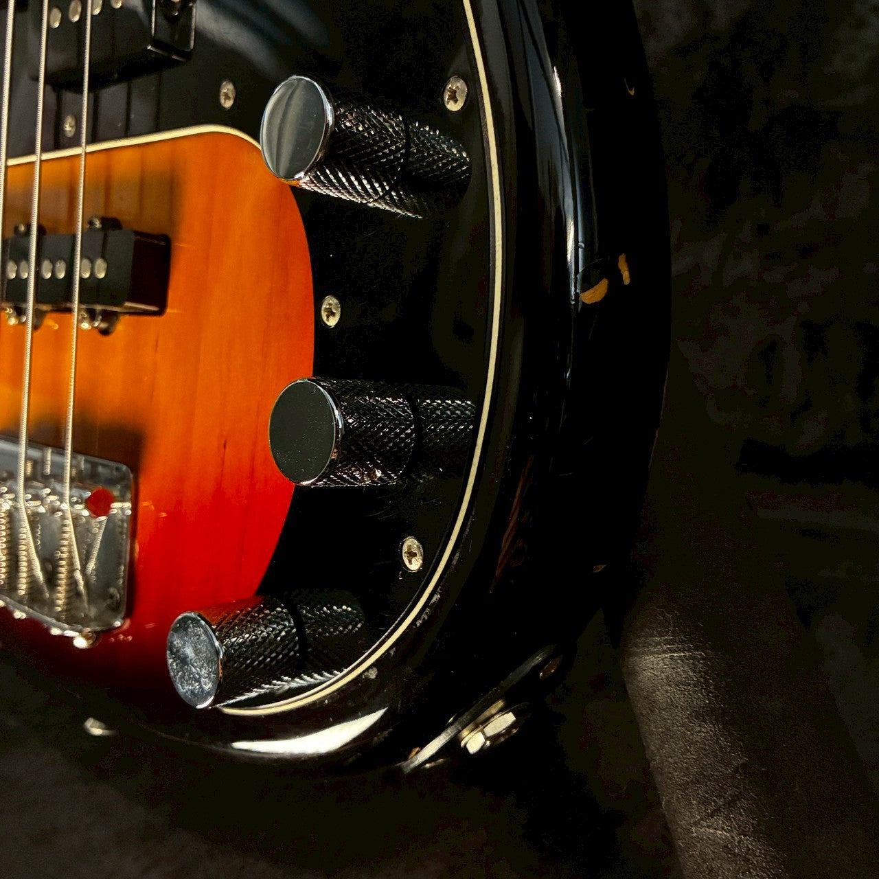 Squier Affinity Series Precision Bass PJ 3Tone Sunburst 2001年製【3.96㎏】