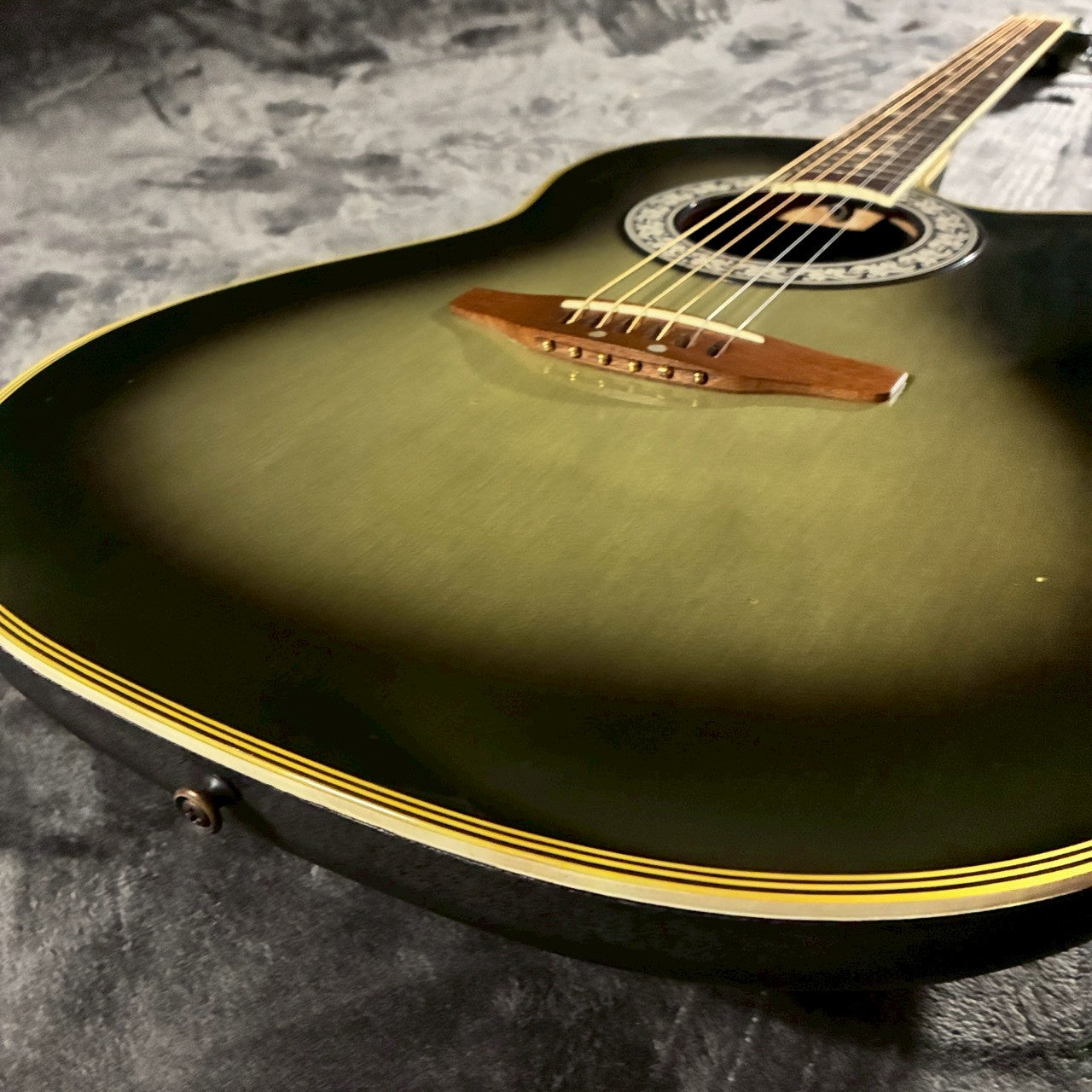 Celebrity by Ovation CC57  Gray Black Sunburst【2.21kg】【USED】