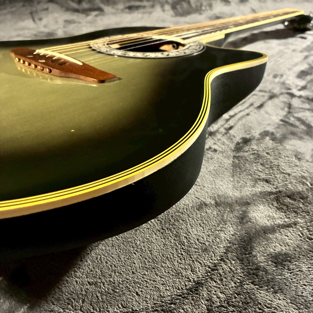 Celebrity by Ovation CC57  Gray Black Sunburst【2.21kg】【USED】