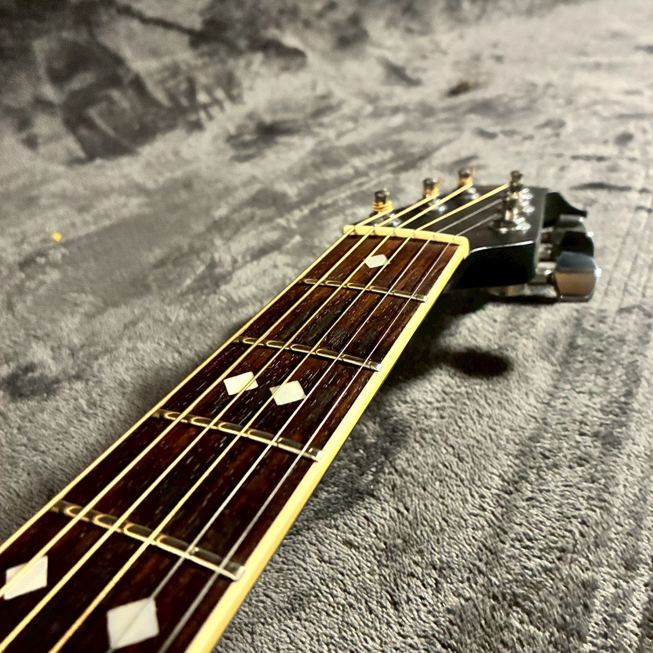 Celebrity by Ovation CC57  Gray Black Sunburst【2.21kg】【USED】