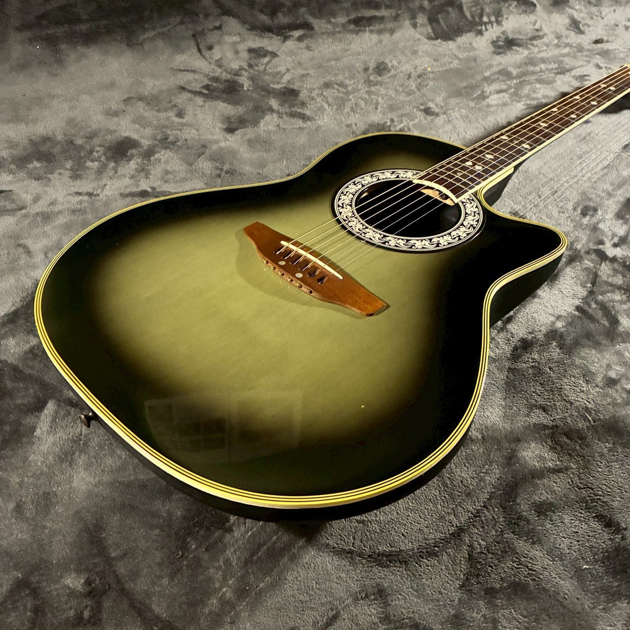 Celebrity by Ovation CC57  Gray Black Sunburst【2.21kg】【USED】