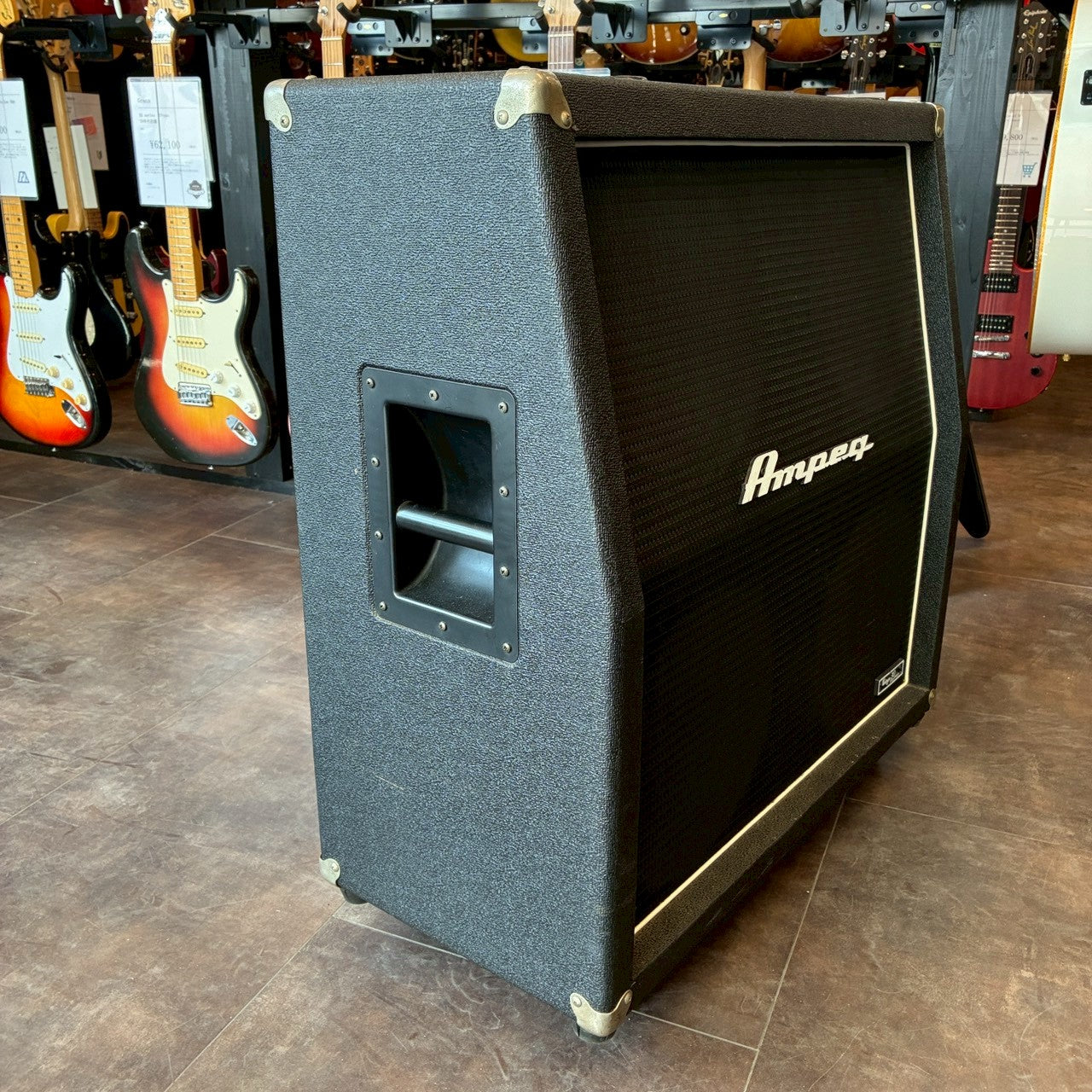 Ampeg V-412 TV