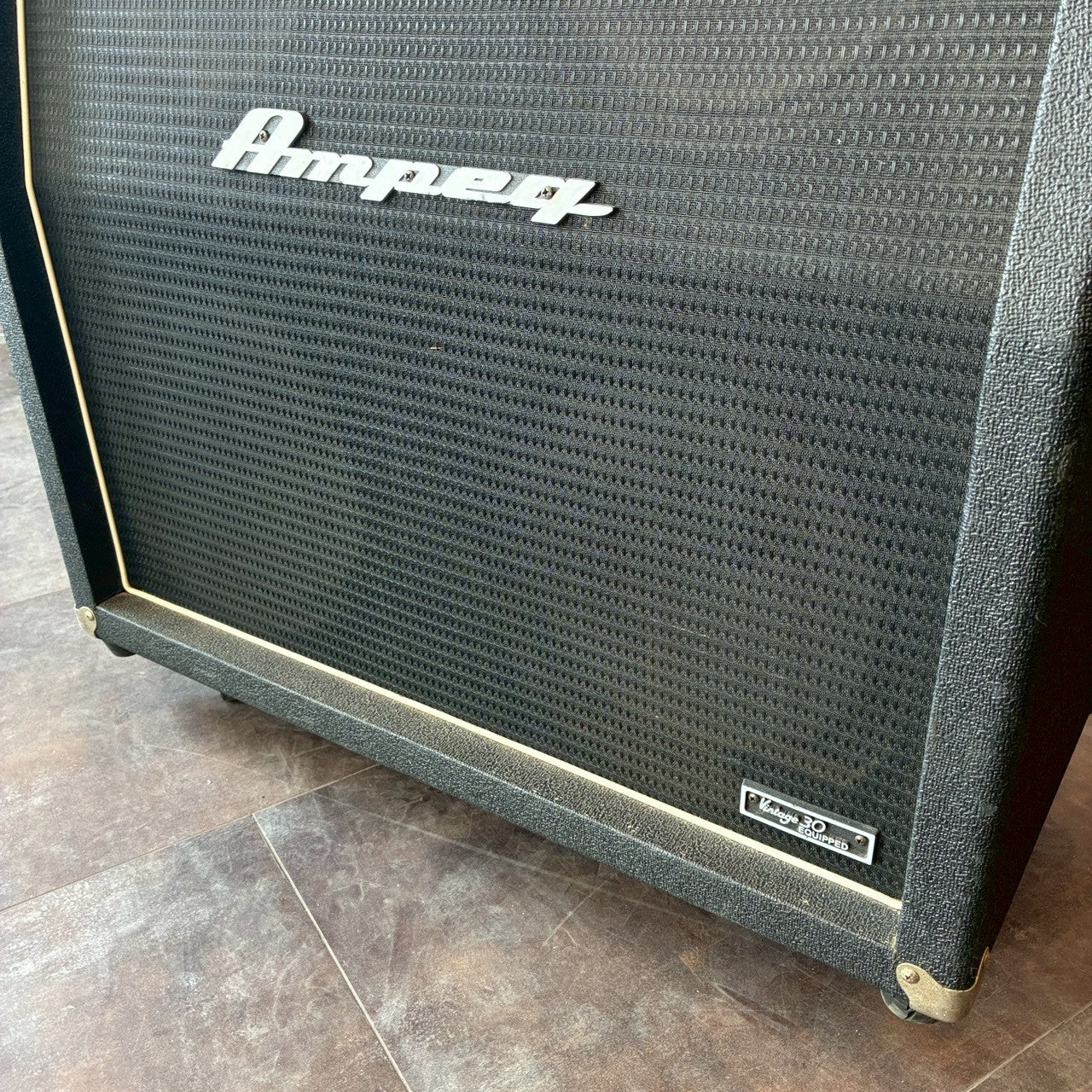 Ampeg V-412 TV
