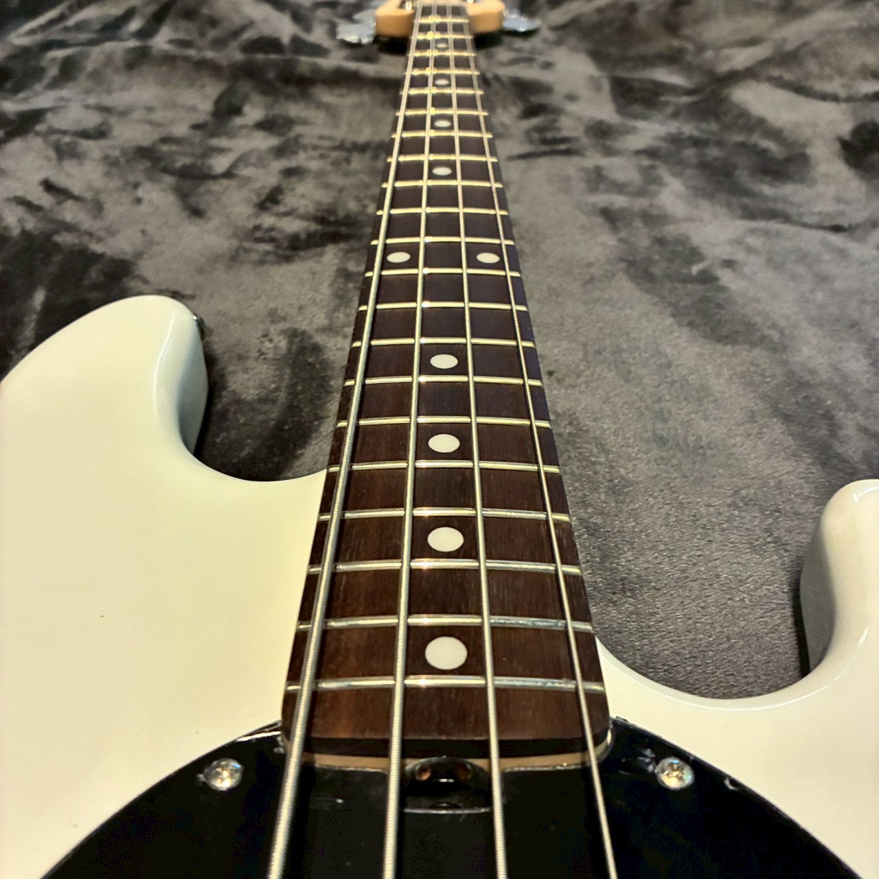 Sterling by MUSICMAN S.U.B Ray4　【USED】【4.01kg】