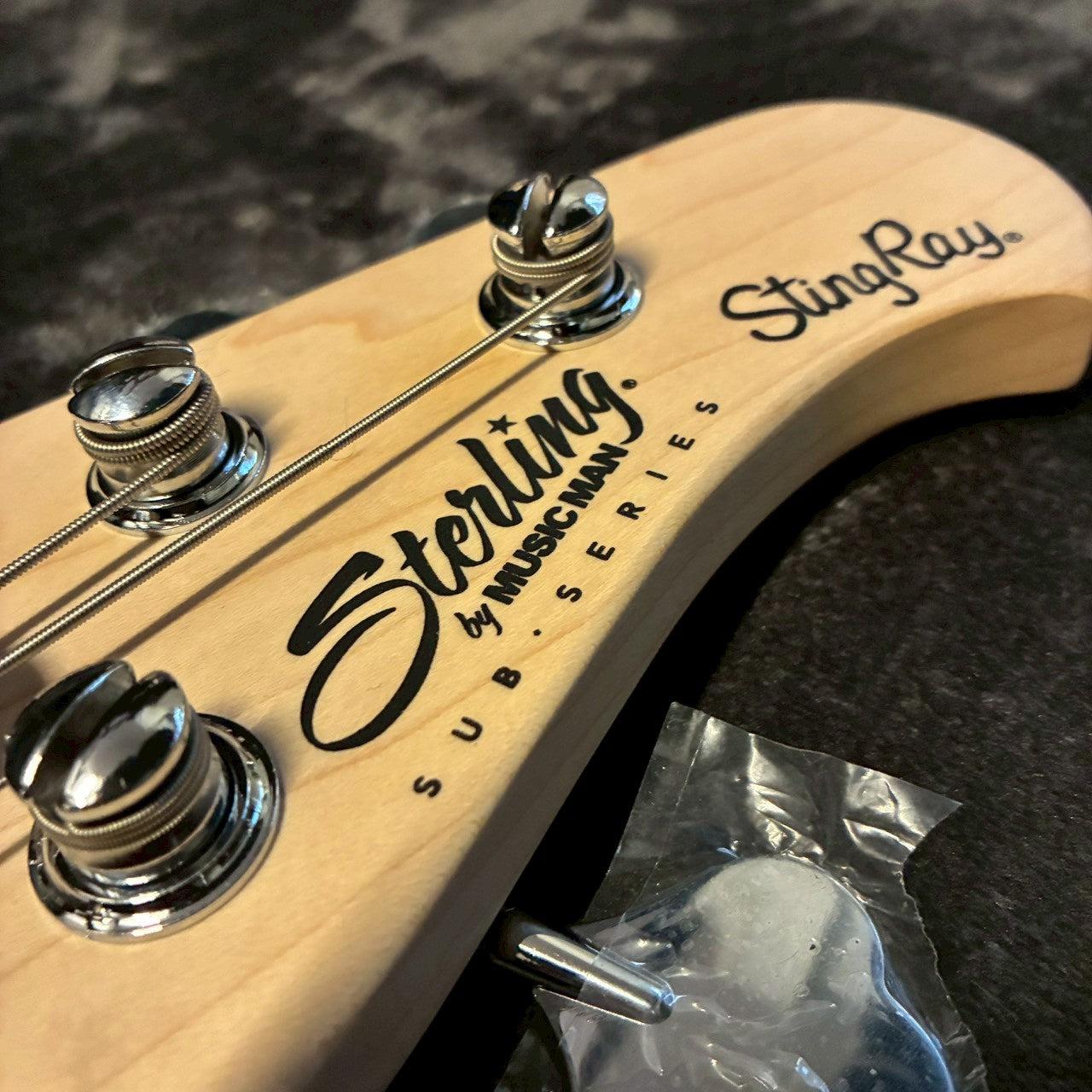 Sterling by MUSICMAN S.U.B Ray4　【USED】【4.01kg】