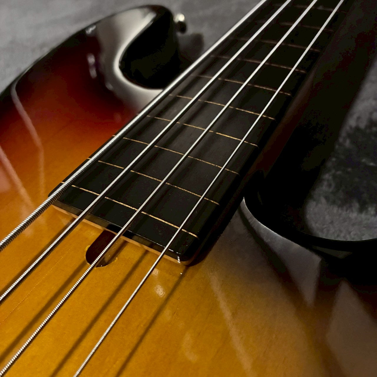 Moon JB-4 フレットレス 【USED】【4.2㎏】