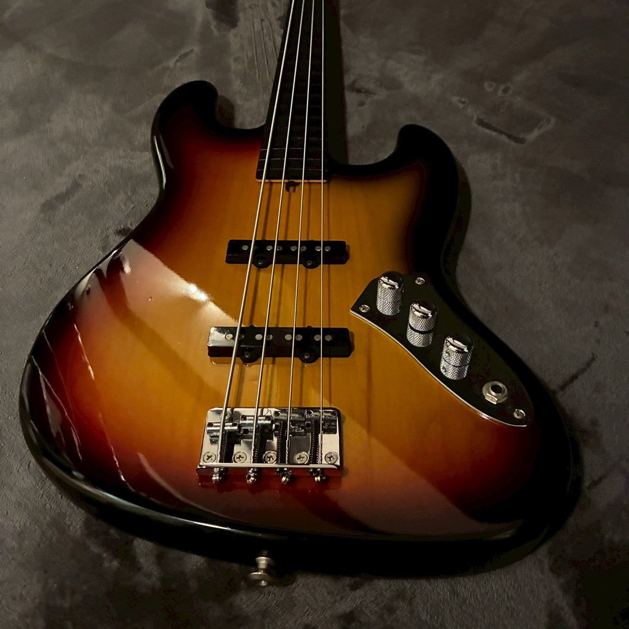 Moon JB-4 フレットレス 【USED】【4.2㎏】