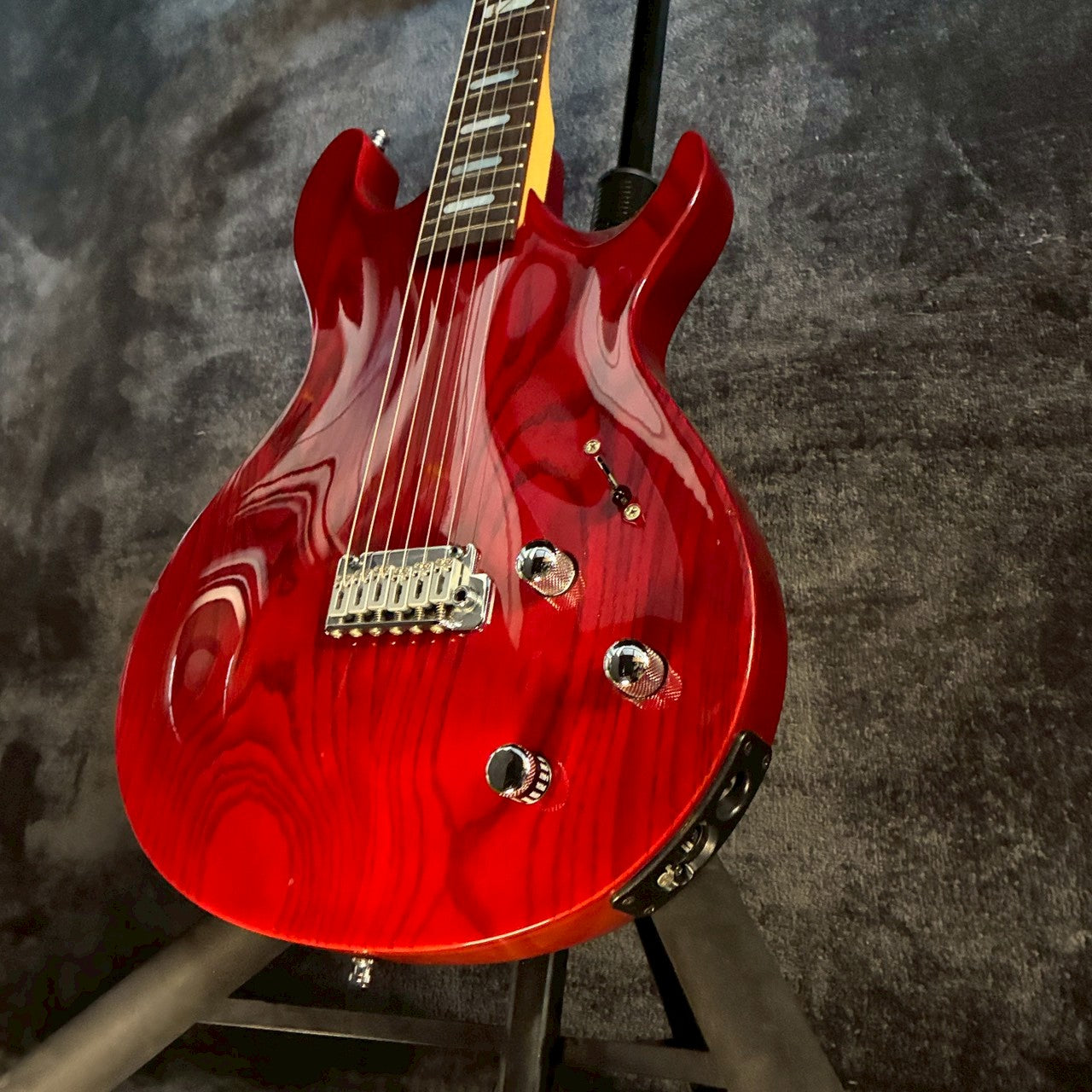 LINE6 Variax700 Modeling Guitar【3.51kg】